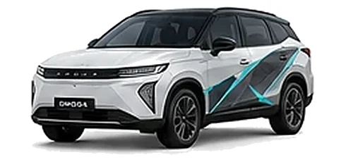 Omoda Omoda 7 in Selenite White with custom vinyl graphics, front three-quarter view.